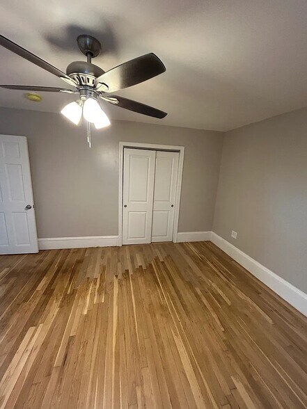 Building Photo - 13 Gladstone St