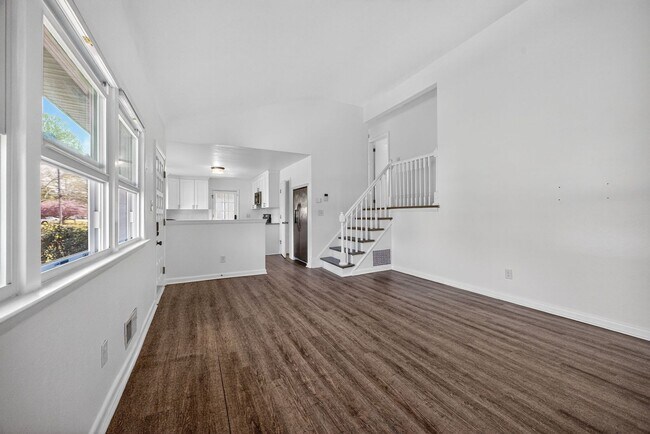 Building Photo - 4 Bed 2 Bath Home for Rent in Virginia Beach!