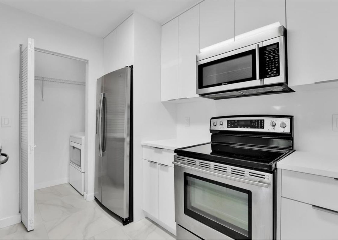 Building Photo - 3430 Pinewalk Dr N