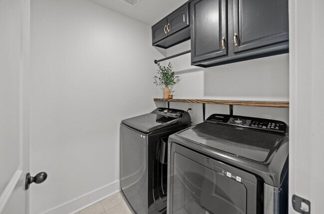 Building Photo - 401 Carrara Dr