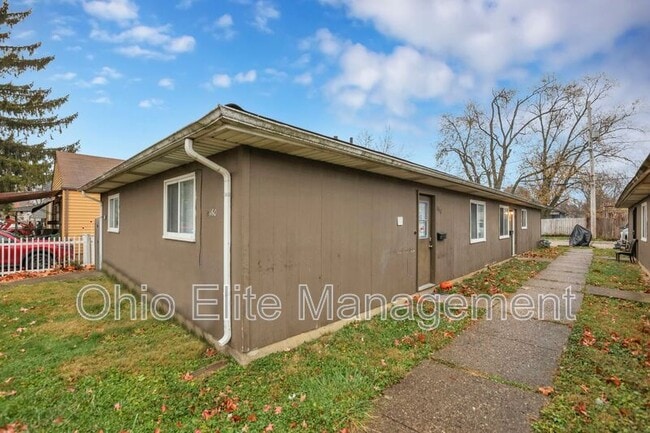 Building Photo - 2460 Hiawatha St