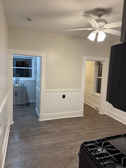 Building Photo - 256-258 Gibson St