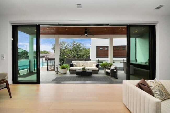 Building Photo - 5327 S Braeswood Blvd