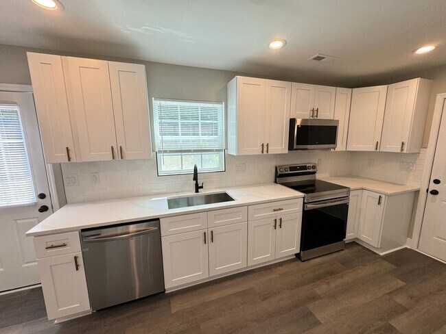 Building Photo - Fully Updated 4 Bedroom Home in Raleigh