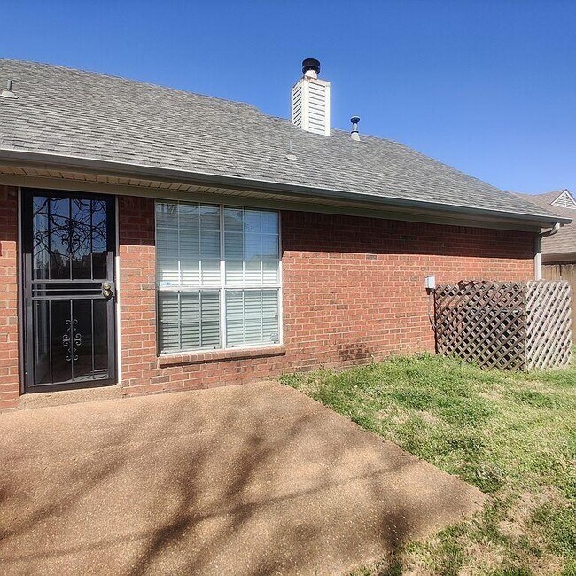 Building Photo - 7743 Meadow Vale Dr