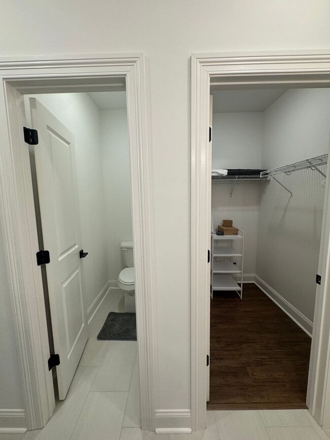 Building Photo - 3 bed 3.5 bath house in South Grove!