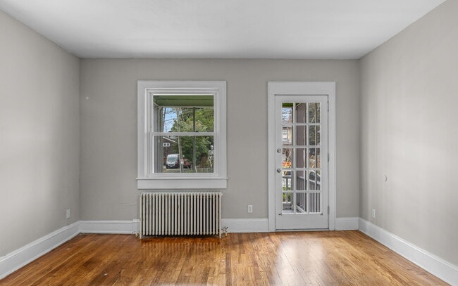 Building Photo - 819 W 51st St