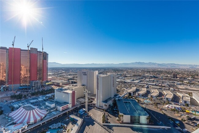 Building Photo - 2700 S Las Vegas Blvd
