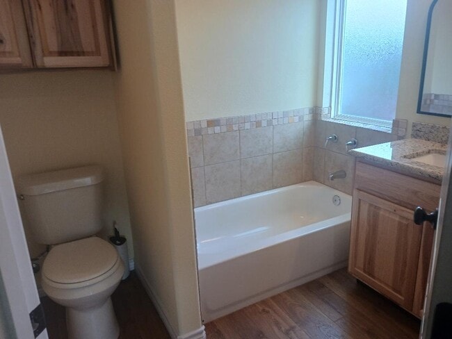 Building Photo - 5404 Lake View Dr