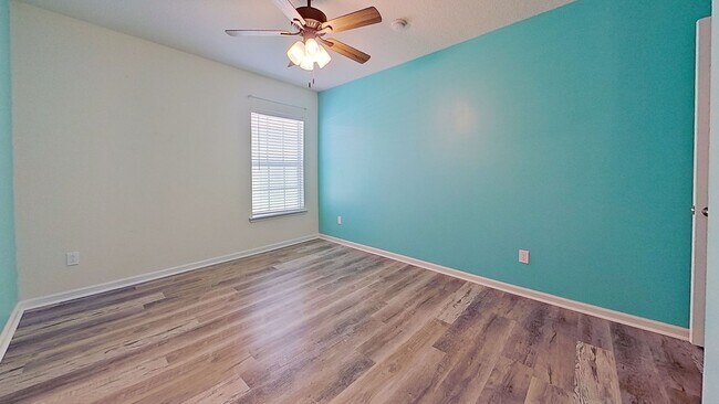 Building Photo - 12275 Deersong Dr