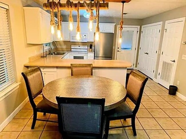 Building Photo - 2 Bedroom 1.5 Bath Near Navy Base