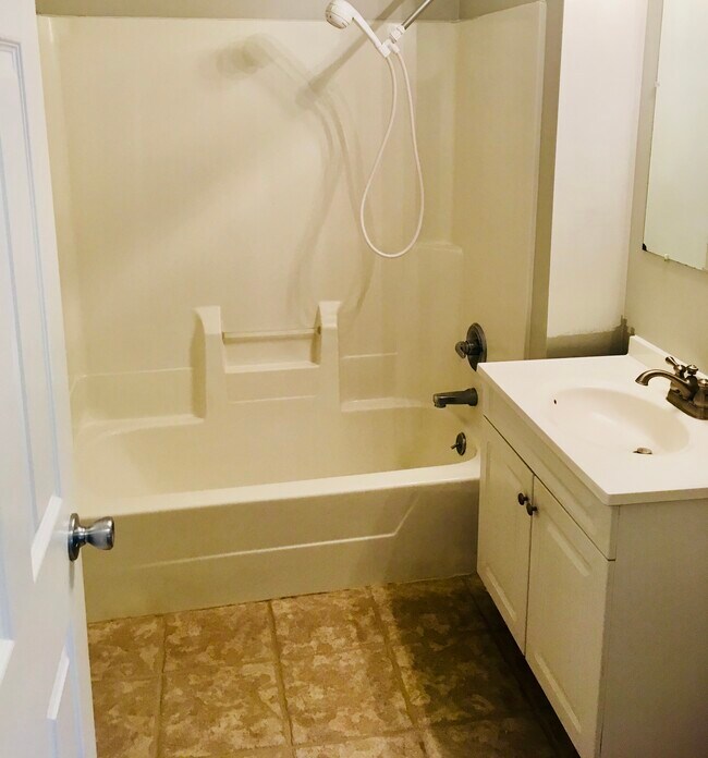 Building Photo - 913 E Emerson St