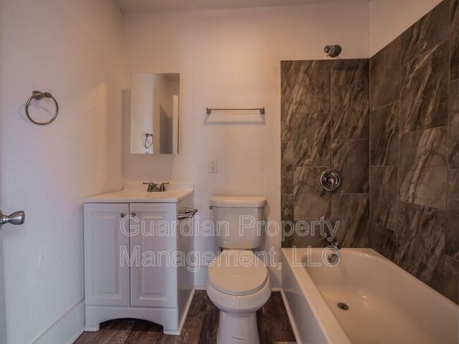 Building Photo - 108 N Buchanan St