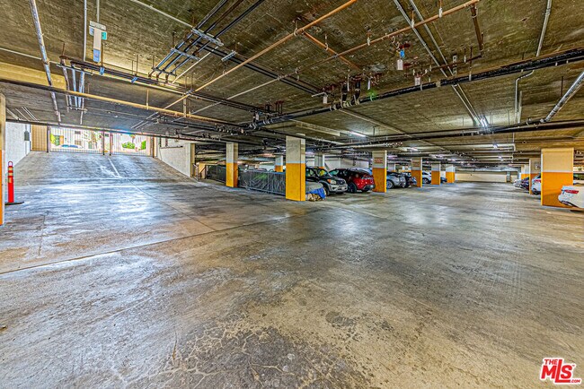 Building Photo - 143 N Arnaz Dr