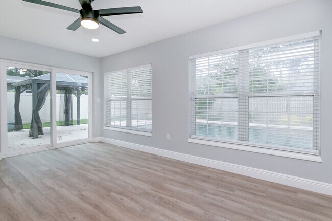 Building Photo - Gorgeous Mid-Centry Modern 3bed/2bath with...