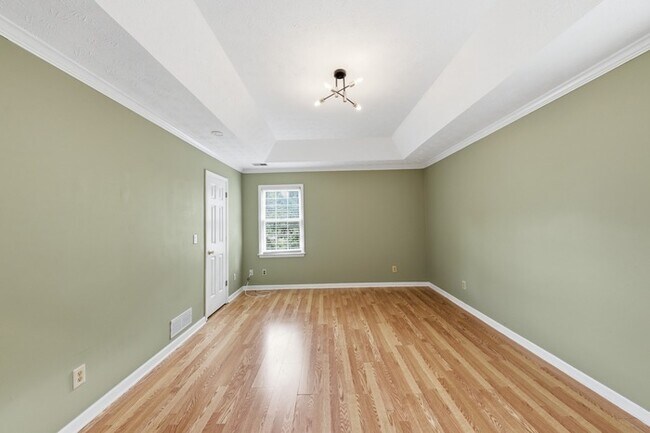 Building Photo - 310 Crescentview Ct