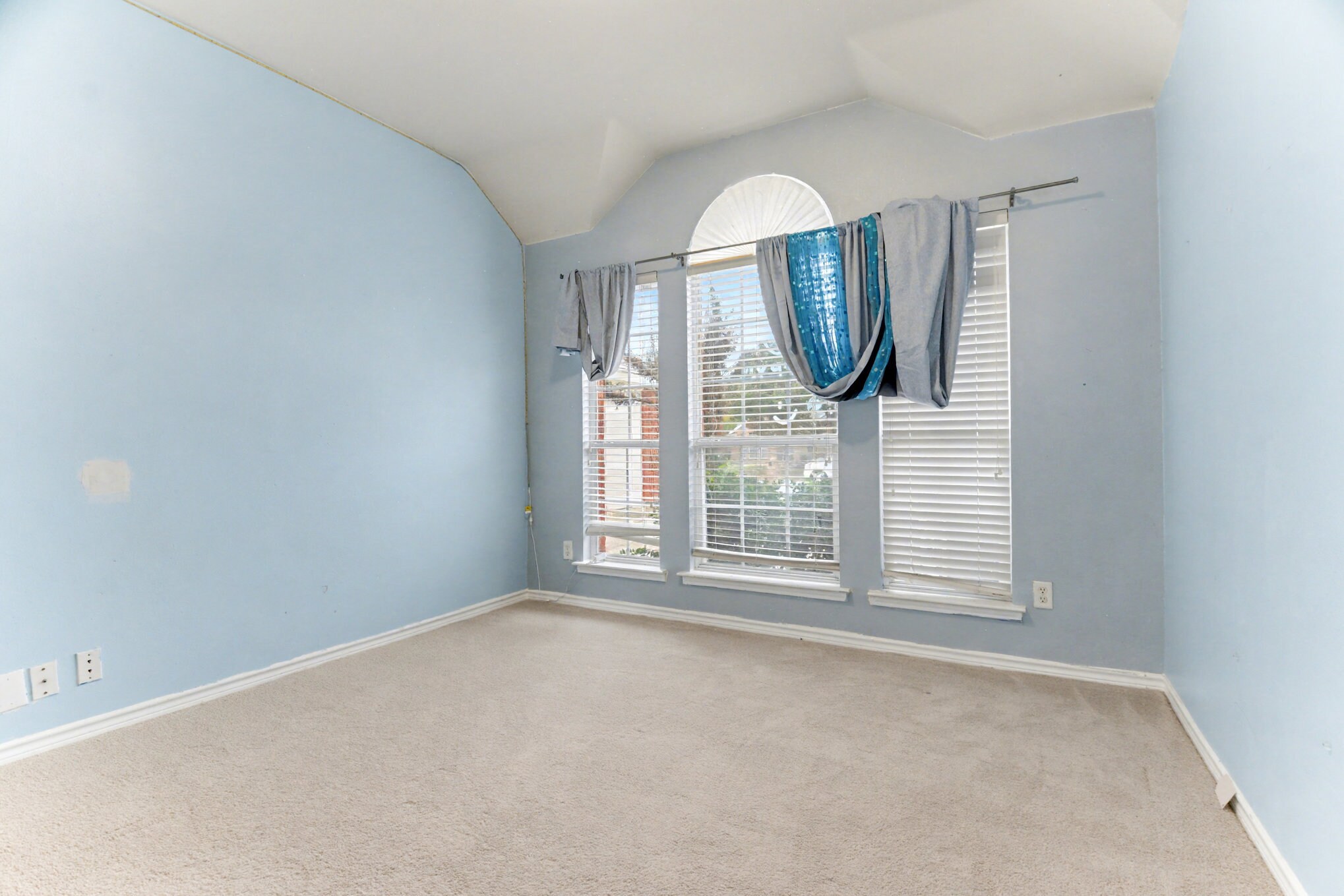 Building Photo - 5474 Golfside Dr