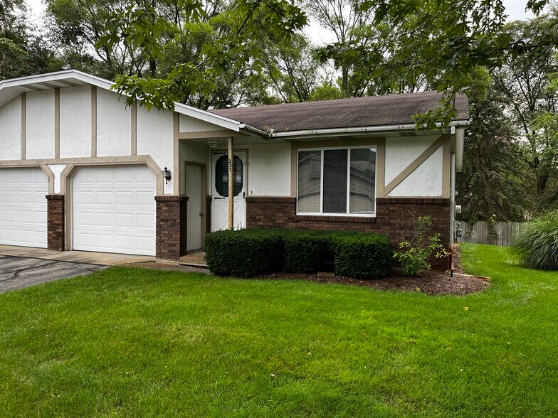 Building Photo - 227 Felch St