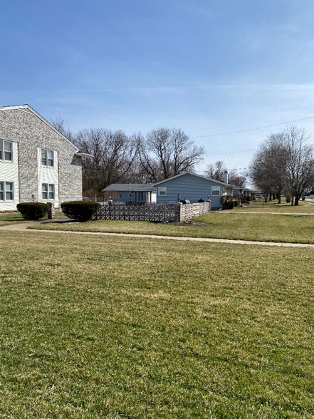 Building Photo - 401 SW elm St