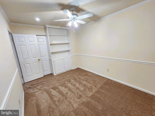 Building Photo - 2077 Pilgrim Dr