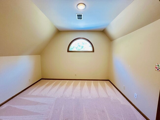 Building Photo - {13040} Spacious Cherry Creek Home + First...