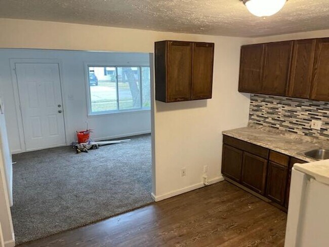 Building Photo - 3 Bedroom Ranch - $1,350
