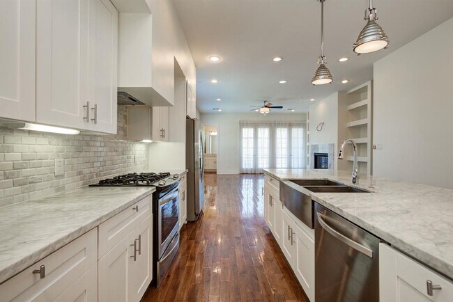 Building Photo - 1721 Thompson St