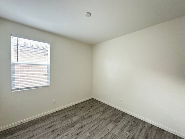 Building Photo - Tarim