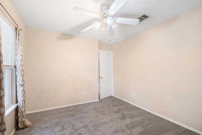Building Photo - 2507 Byfield Dr