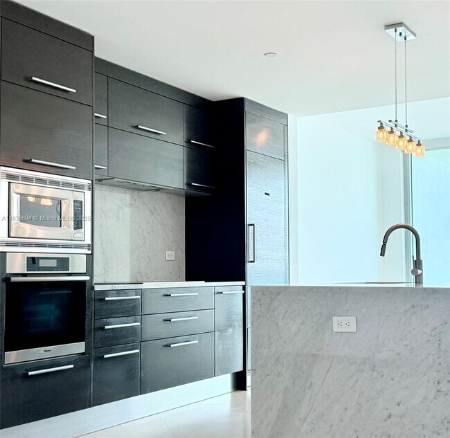 Building Photo - 900 Biscayne Blvd