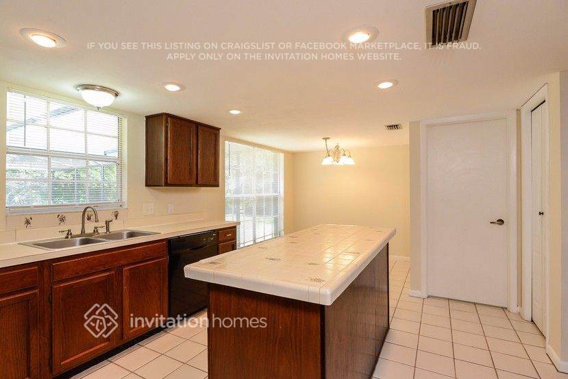 Building Photo - 3701 Kingsford Pl
