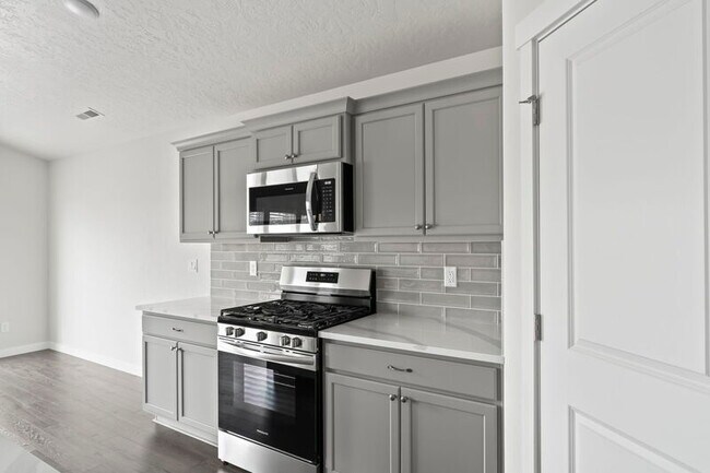 Building Photo - 10411 Rockaway Ridge St