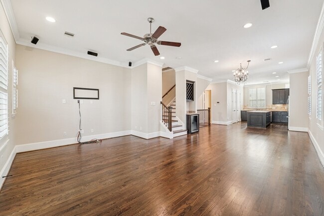 Building Photo - 2421 Beall St