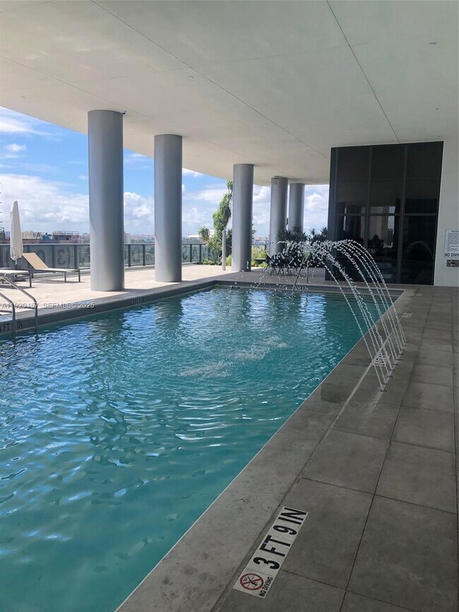 Building Photo - 1600 NE 1st Ave