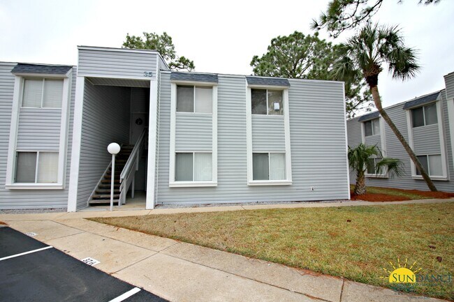 Building Photo - Lovely 2 Bedroom Waterfront Condo In Shalimar