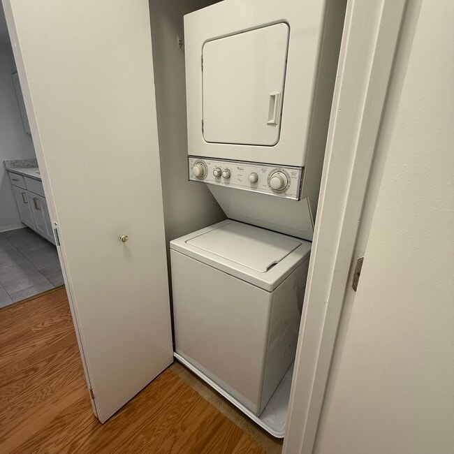 Building Photo - Observatory 402