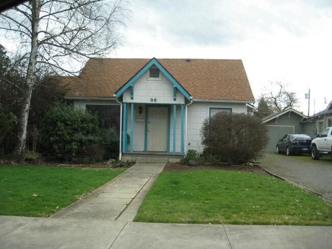 Primary Photo - 36 Peach Apartments