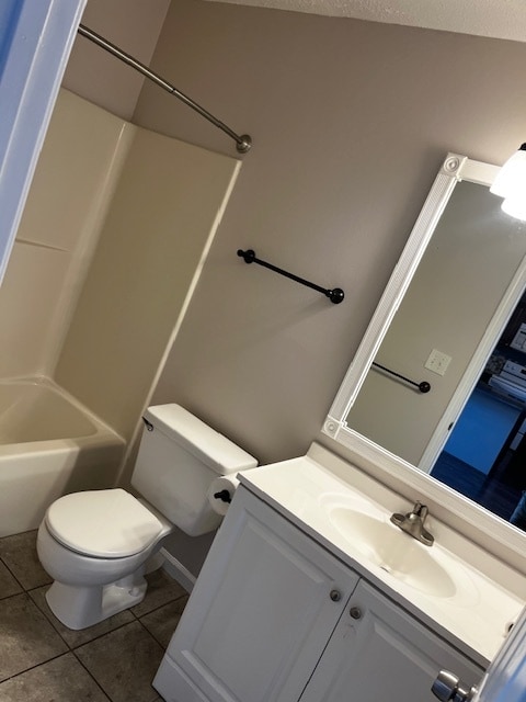 Main Floor Bath Tub & Shower - 2101 Stanford Pl