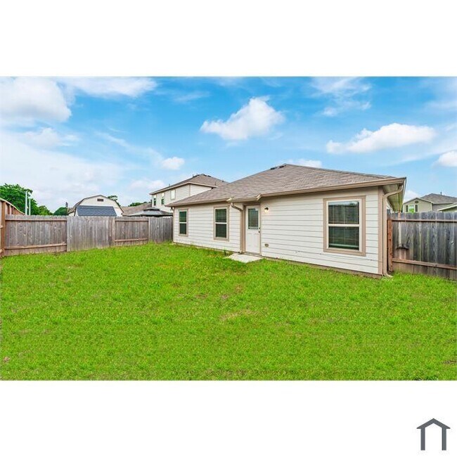 Building Photo - 4351 Stuebner Hl Dr