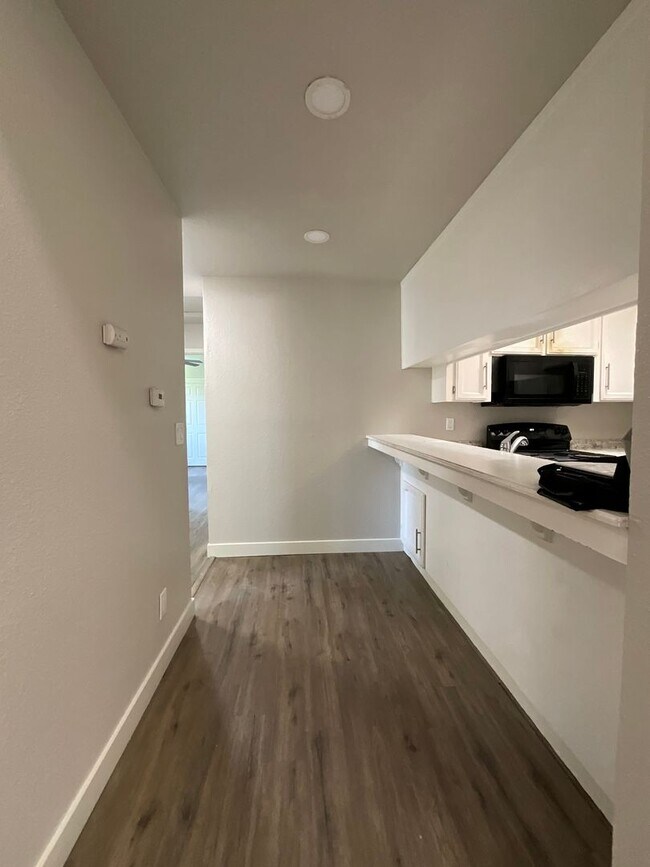 Building Photo - Siri Thorne 4-Plex