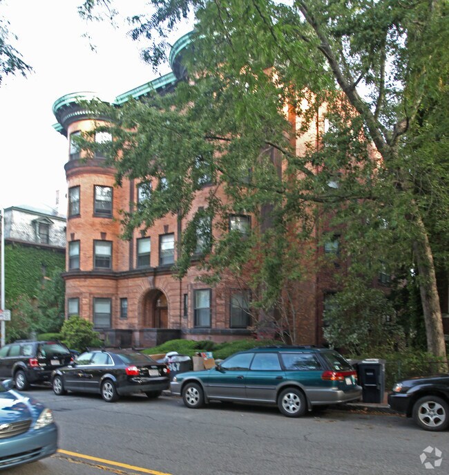 Building Photo - 365-367 Harvard St