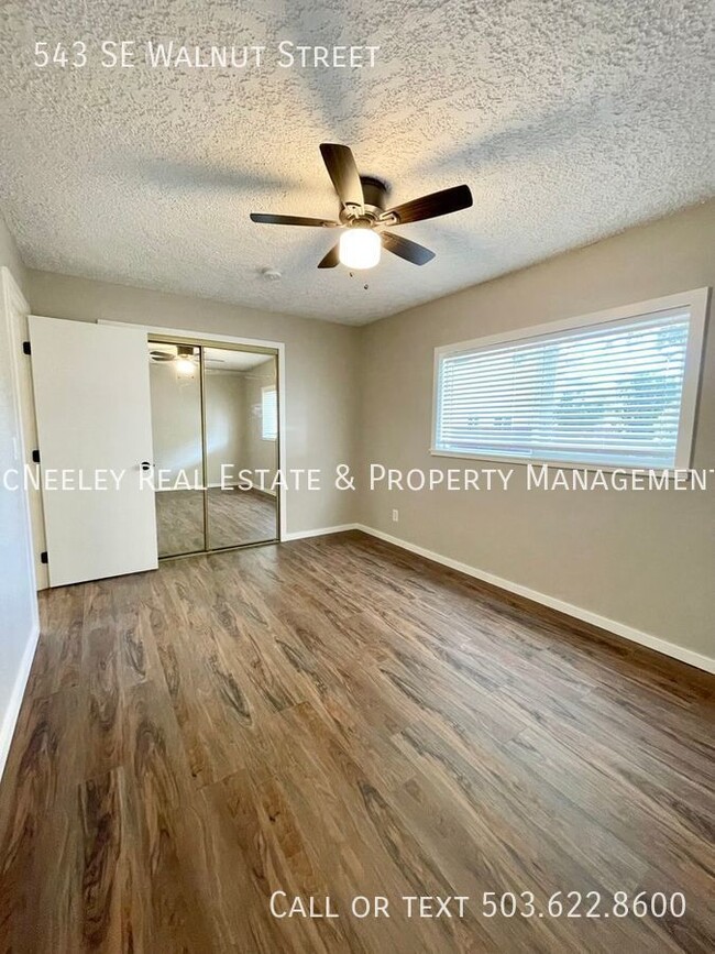 Building Photo - Remodeled 2 Bedroom in Downtown Hillsboro