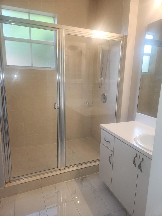 Building Photo - 4915 Tradewinds Ter