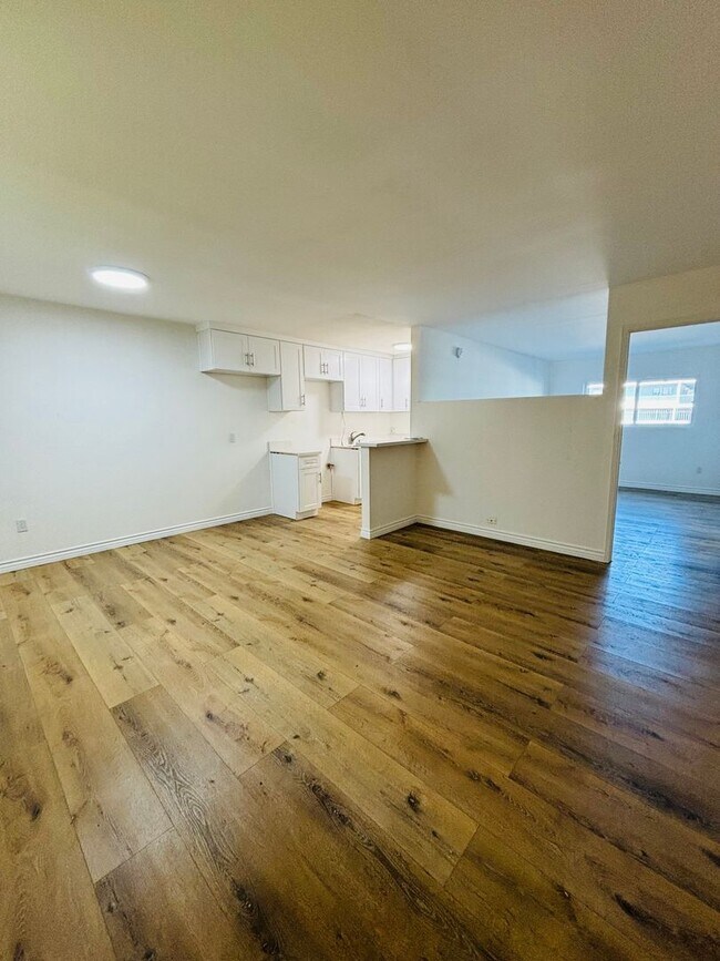 Interior Photo - Sherman Grove Ave, 10635
