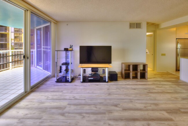 Living Area - 1212 Nuuanu Ave