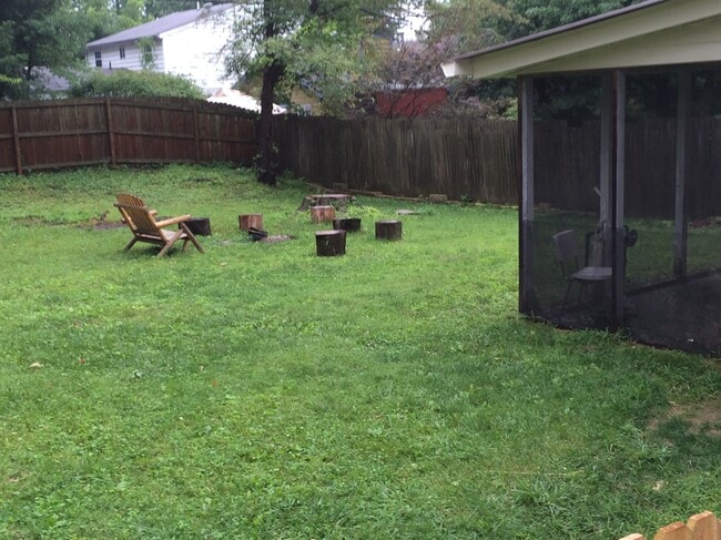 Building Photo - 1028 E Maxwell Ln