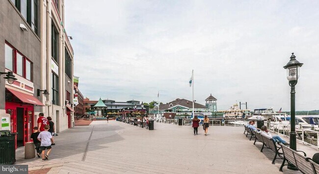 Building Photo - 6621 Wakefield Dr