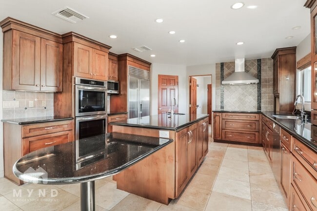 Building Photo - 5727 N PSO Ventoso