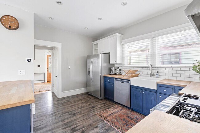 Building Photo - Spacious, historic 3-bdrm/1.5-bath home in...