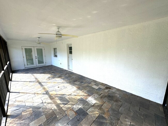 Building Photo - ** NORTH NAPLES ** 3 BED / 2 BATH - FENCED YARD - NO HOA! - PET OK - ANNUAL RENTAL